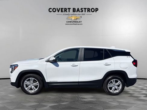 Used 2024 GMC Terrain SLE image 3