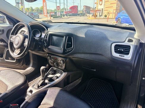 Used 2019 Jeep Compass Latitude w/ Popular Equipment Group AWD/4WD image 38