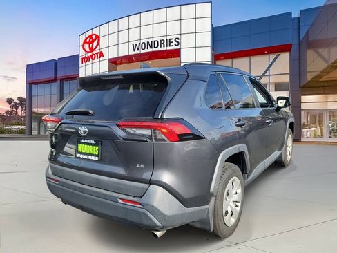 Used 2021 Toyota RAV4 LE image 4