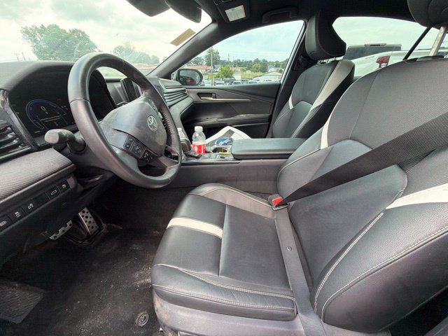 Used 2025 Toyota Camry SE w/ Convenience Package FWD image 9