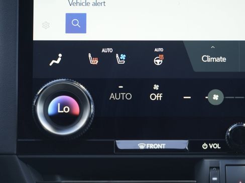 Used 2025 Lexus GX 550 w/ Accessory Package (2T) AWD/4WD image 34