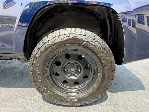 Used 2017 Toyota 4Runner SR5 Premium AWD/4WD image 28