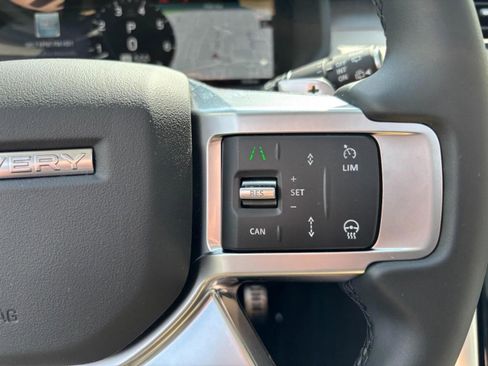 Certified 2025 Land Rover Discovery Dynamic SE image 24