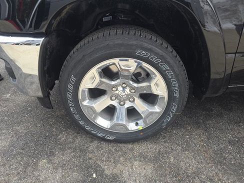 New 2026 RAM 1500 4x4 Crew Cab image 8