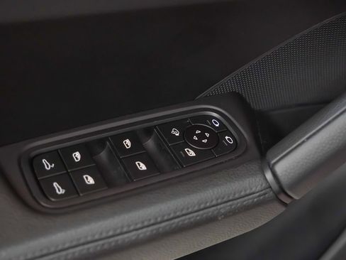 Certified 2025 Porsche Cayenne image 24