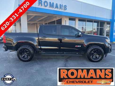 Used 2021 Chevrolet Colorado Z71 w/ Z71 Midnight Edition image 2