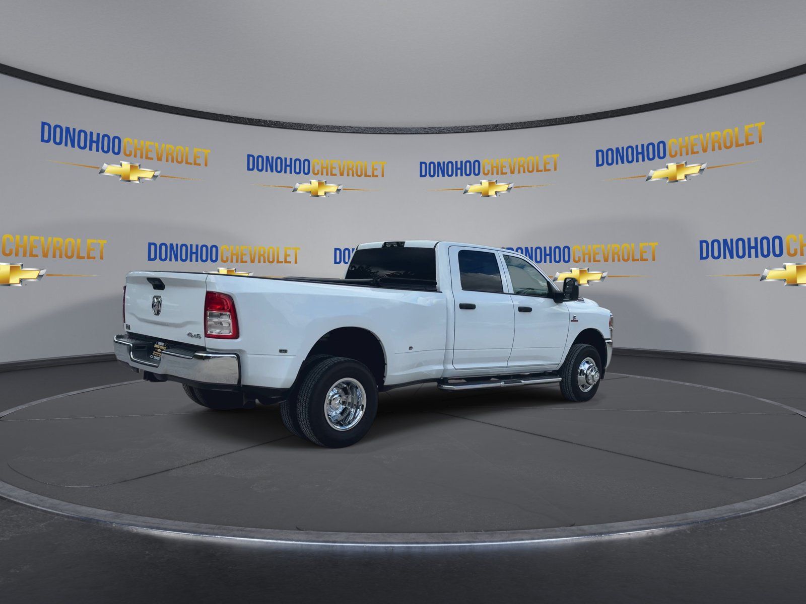Used 2024 RAM 3500 Tradesman w/ Chrome Appearance Group AWD/4WD image 11
