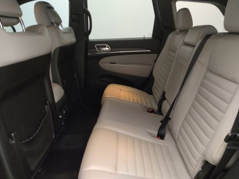 Used 2018 Jeep Grand Cherokee Limited image 18