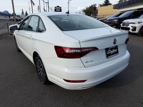 Used 2021 Volkswagen Jetta SE FWD image 4