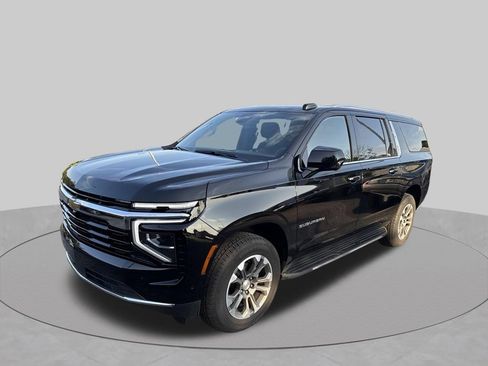 Used 2025 Chevrolet Suburban LS RWD image 10