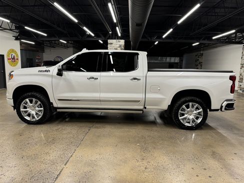 Used 2022 Chevrolet Silverado 1500 High Country w/ High Country Premium Package image 4