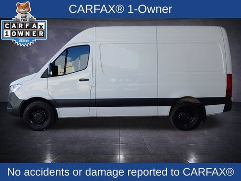Used 2024 Mercedes-Benz Sprinter 2500 image 2