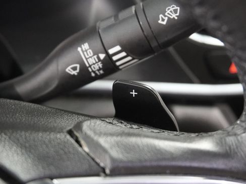 Used 2017 Buick LaCrosse Essence FWD image 18