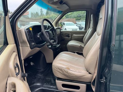 Used 2002 Chevrolet Express 2500 RWD image 29