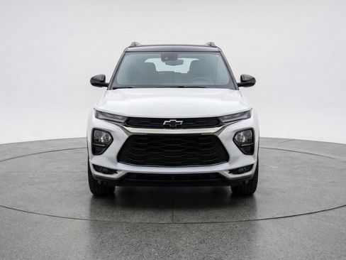 Used 2025 Chevrolet TrailBlazer LT FWD image 2