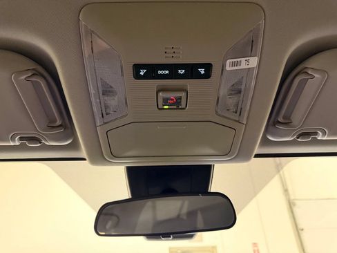 Used 2025 Toyota RAV4 XLE AWD/4WD image 22