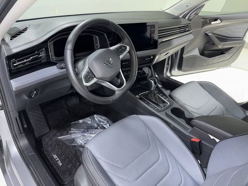 Used 2025 Volkswagen Jetta SEL image 13