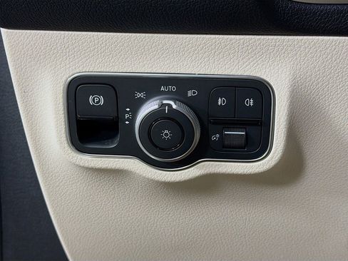 New 2026 Mercedes-Benz GLB 250 4MATIC image 11