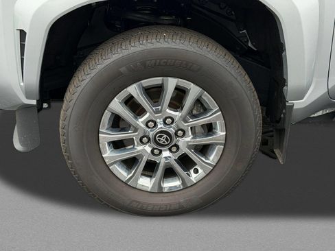 Used 2024 Toyota Tacoma Limited w/ Limited Package (LT) AWD/4WD image 13