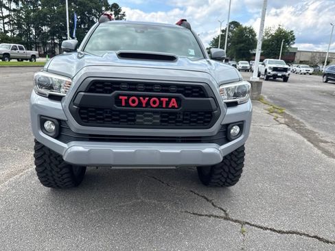 Used 2021 Toyota Tacoma TRD Sport AWD/4WD image 19
