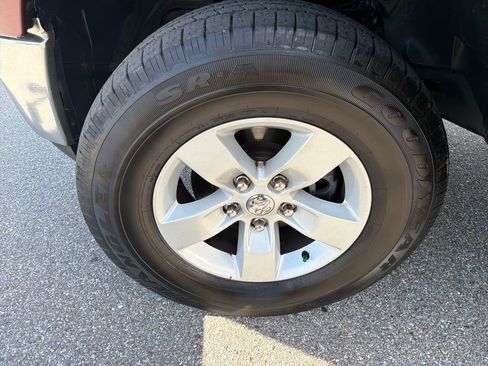 Used 2020 RAM 1500 Classic SLT AWD/4WD image 38
