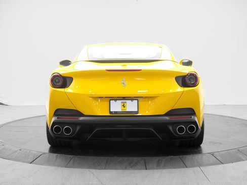 Used 2019 Ferrari Portofino RWD image 12