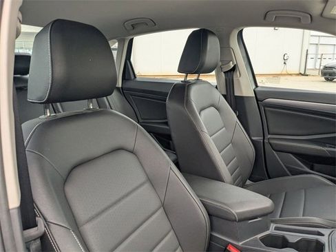 Used 2024 Volkswagen Jetta SE image 33