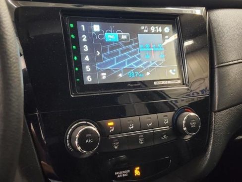 Used 2018 Nissan Rogue S AWD/4WD image 20