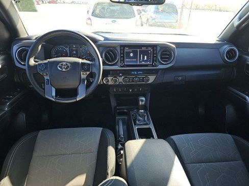 Used 2022 Toyota Tacoma TRD Off-Road w/ Technology Package image 11