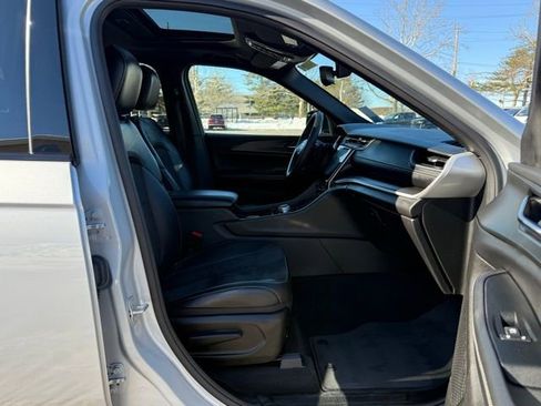 Used 2023 Jeep Grand Cherokee Altitude image 34