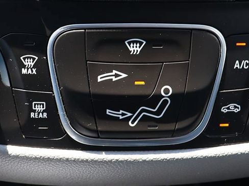 Used 2020 Chevrolet Equinox LS FWD image 45