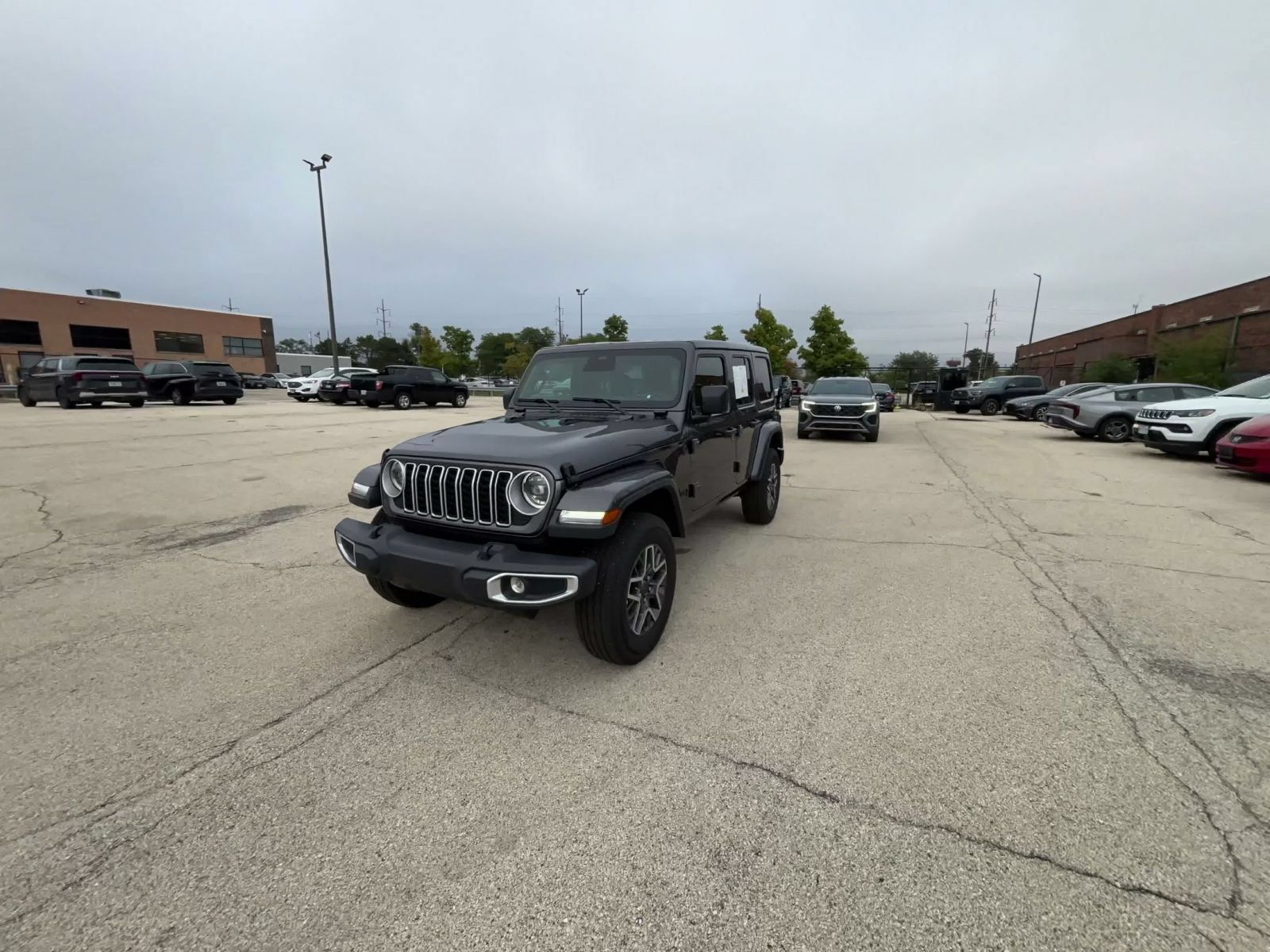 Used 2025 Jeep Wrangler Unlimited Sahara AWD/4WD image 6