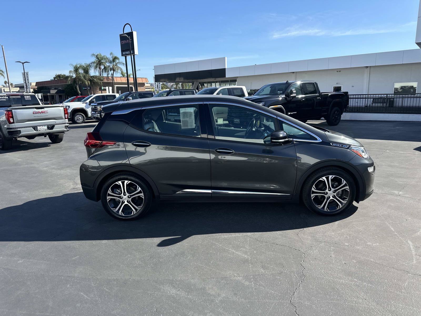 Used 2019 Chevrolet Bolt Premier w/ Infotainment Package FWD image 4