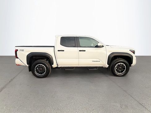 Used 2024 Toyota Tacoma TRD Off-Road image 2