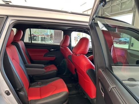 Used 2023 Toyota Highlander XSE image 18