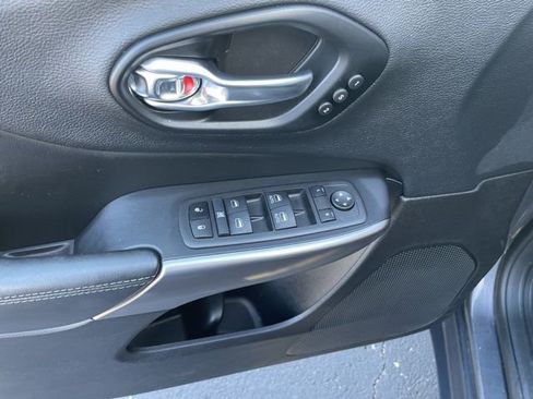 Used 2022 Jeep Cherokee Limited image 21