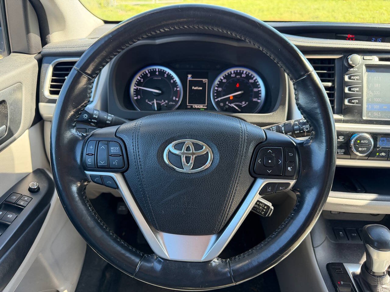 Used 2018 Toyota Highlander XLE AWD/4WD image 10