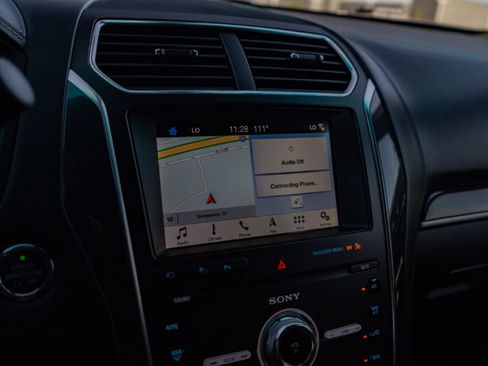 Used 2019 Ford Explorer Platinum AWD/4WD image 18