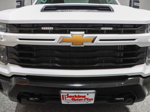 Used 2024 Chevrolet Silverado 2500 Custom w/ Custom Convenience Package image 4
