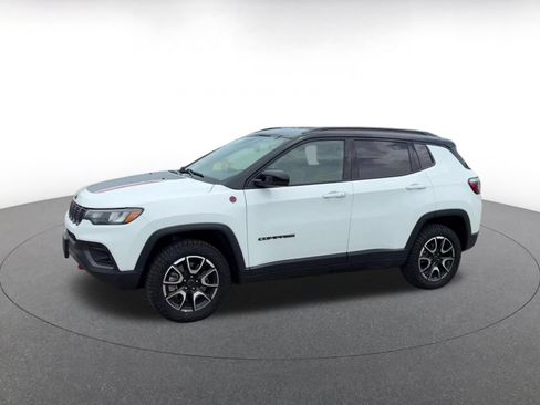Used 2025 Jeep Compass Trailhawk AWD/4WD image 6