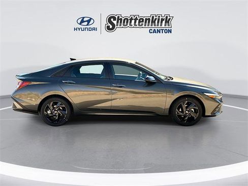 New 2026 Hyundai Elantra Sport image 9