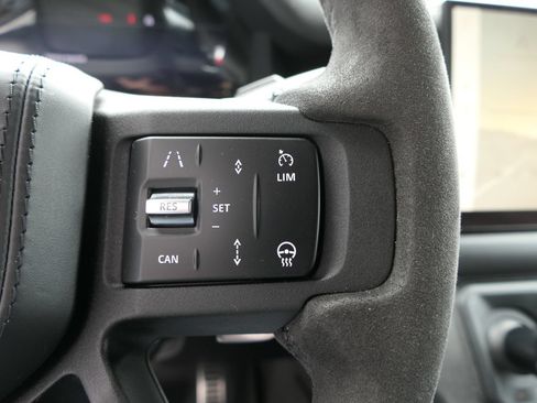 Used 2023 Land Rover Defender 110 V8 AWD/4WD image 16