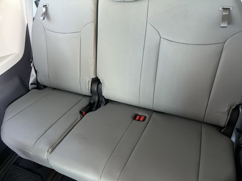 Used 2023 Toyota Sienna XLE w/ XLE Plus Package image 19