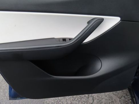 Used 2021 Tesla Model Y Long Range AWD/4WD image 11