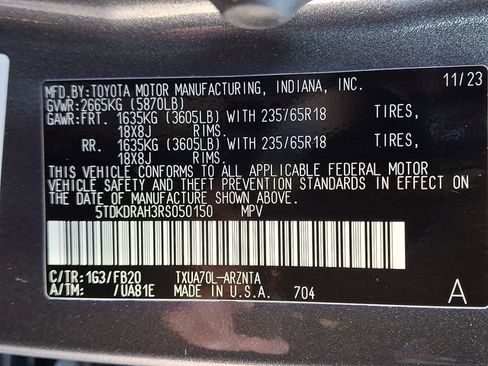 Used 2024 Toyota Highlander LE FWD image 28