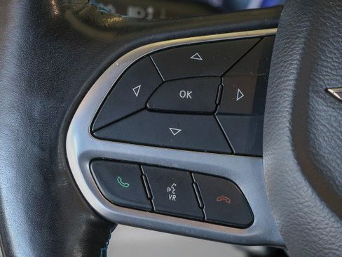 Used 2021 Chrysler Pacifica Touring-L FWD image 25