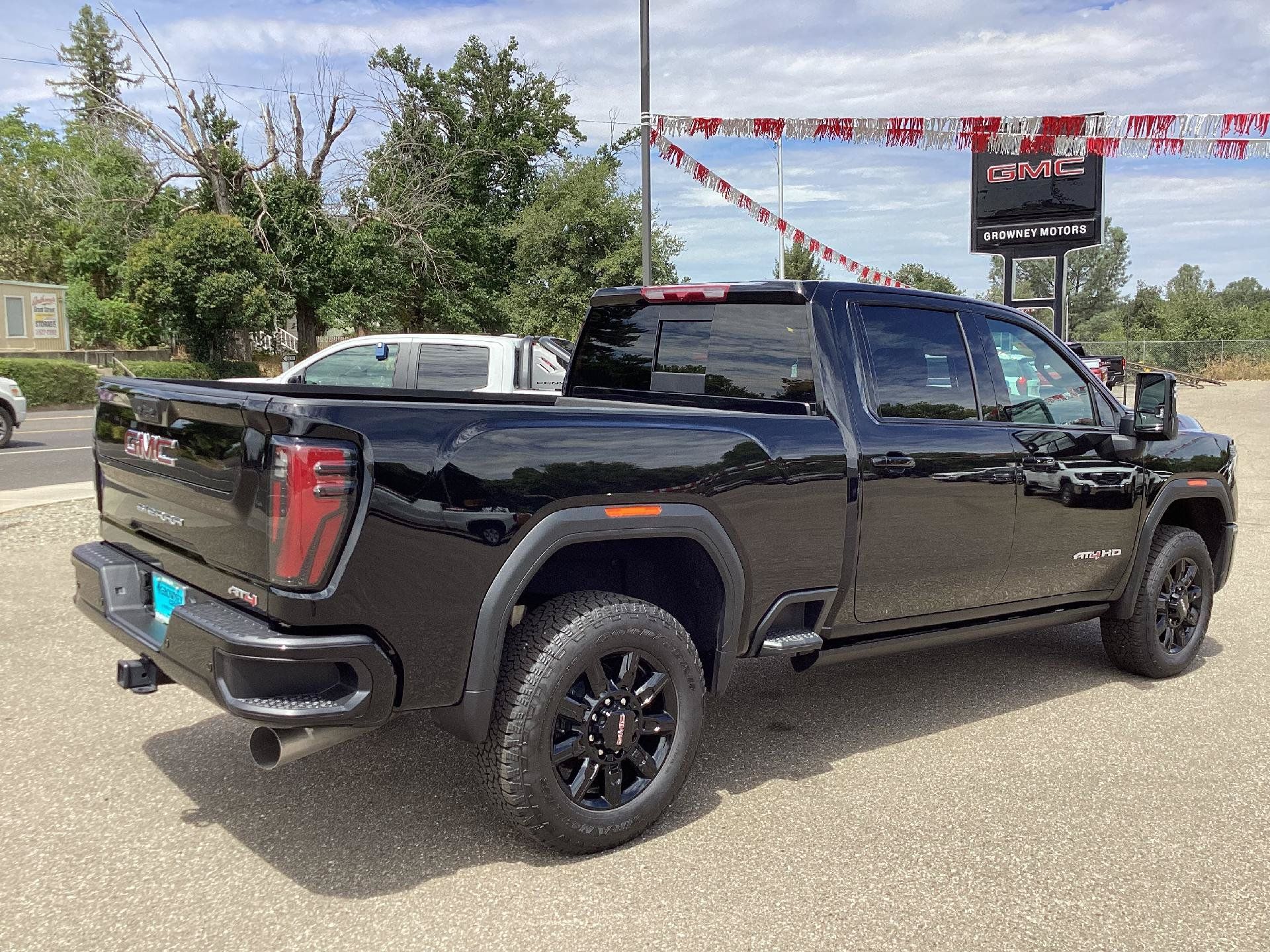 New 2025 GMC Sierra 2500 AT4 w/ Max Trailering Package AWD/4WD image 7