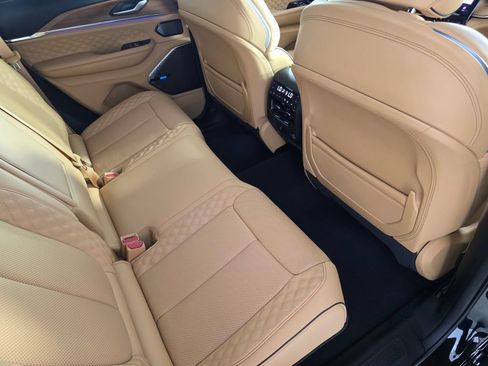 Used 2024 Jeep Grand Cherokee Summit AWD/4WD image 27