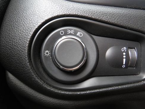 Used 2017 Jeep Renegade Sport w/ Power & Air Group FWD image 14