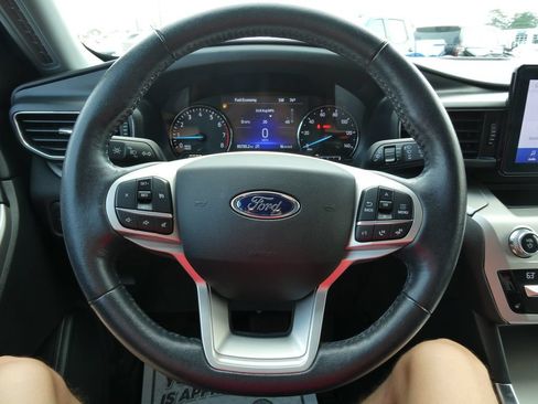 Used 2021 Ford Explorer XLT w/ Equipment Group 202A AWD/4WD image 35